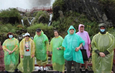 Highlight Vacations travelers at the Cave of the Winds walking the path.